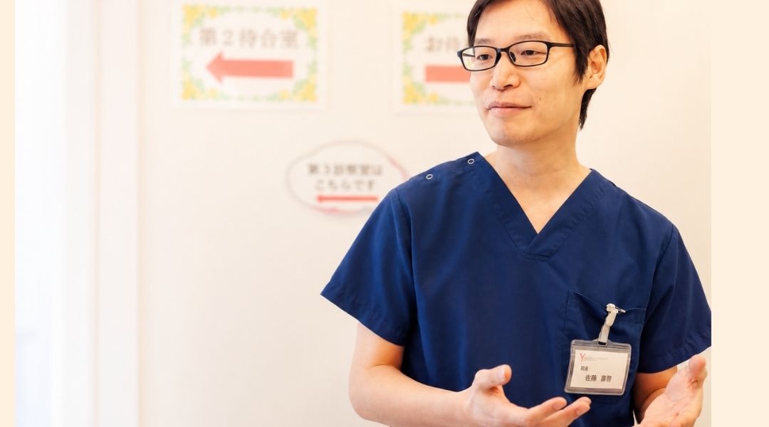 院内で語る院長・佐藤善啓